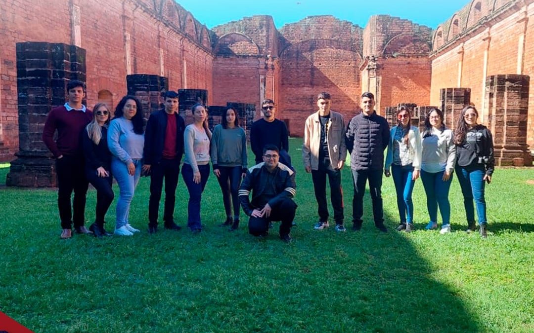 Estudiantes y docentes de la carrera de Arquitectura realizaron una gira técnica por las ciudades del departamento de Itapúa