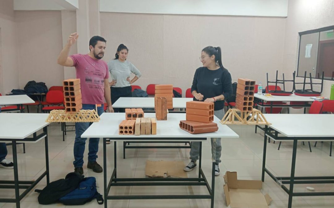 Estudiantes del tercer año de Arquitectura llevaron la teoría a la práctica